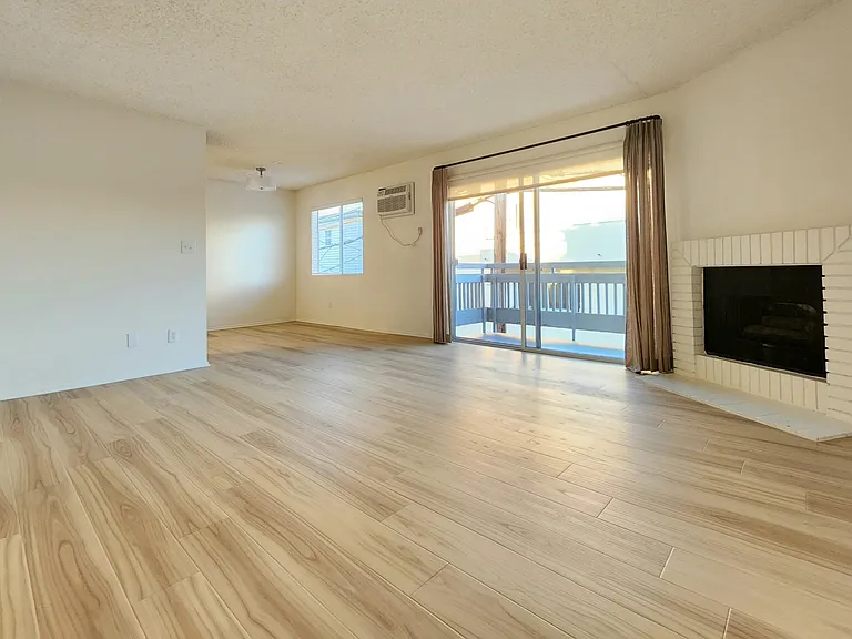 1410 Wellesley Ave #205 — Photo 2
