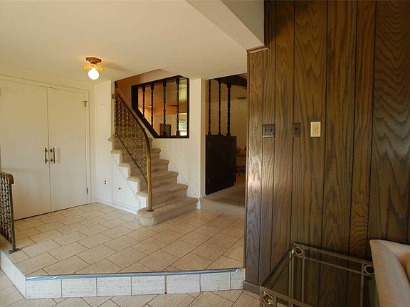 2nd image of 148 Rose Ln