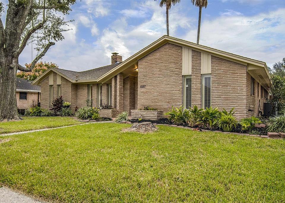 1st image of 1027 Baymeadow Dr