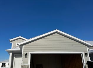 6710 Meadow View Dr S, Fargo, ND