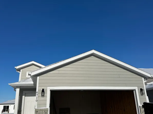 6710 Meadow View Dr S, Fargo, ND 58104