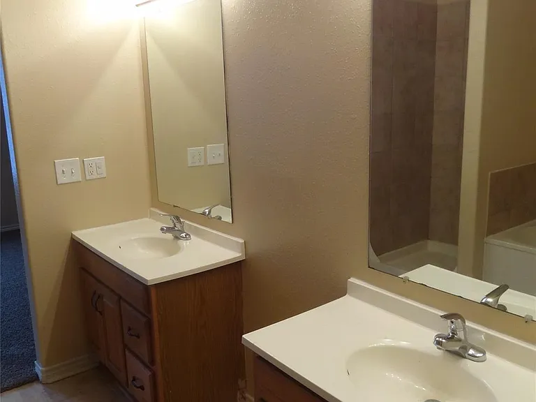 1554 Stone Village Dr — Photo 10