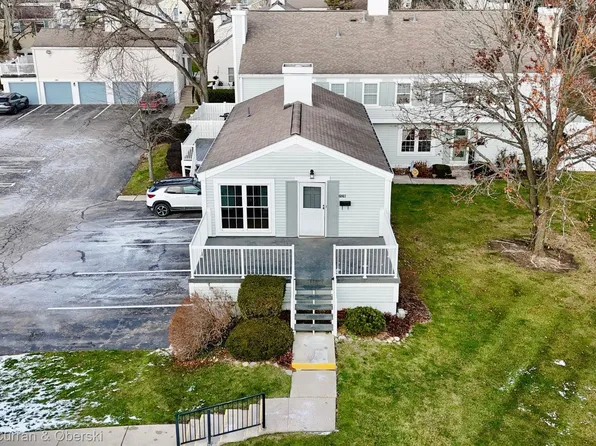 21216 E Glen Haven Cir #136, Northville, MI 48167