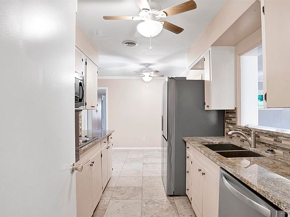 5th image of 102 Saint Regis Dr
