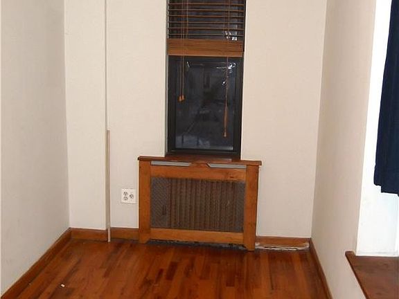 5th image of 109 W 74th St APT 1R