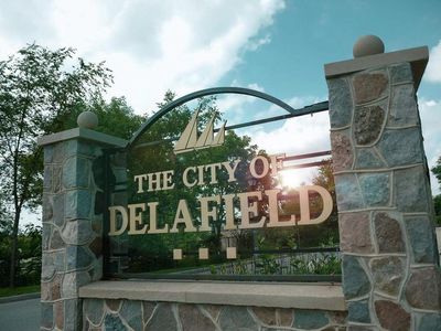 1080 PARK WAY, Delafield, WI, 53018