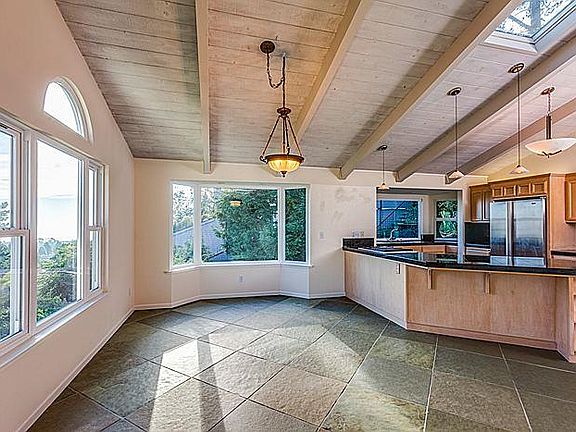 4th image of 618 Vista Del Mar Dr