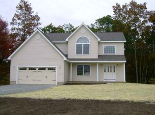 8A Debbie Ln, Sand Lake, NY 12153