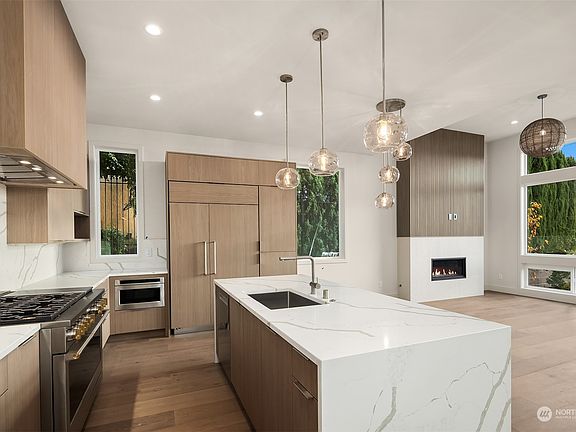 4th image of 238 5th Avenue W