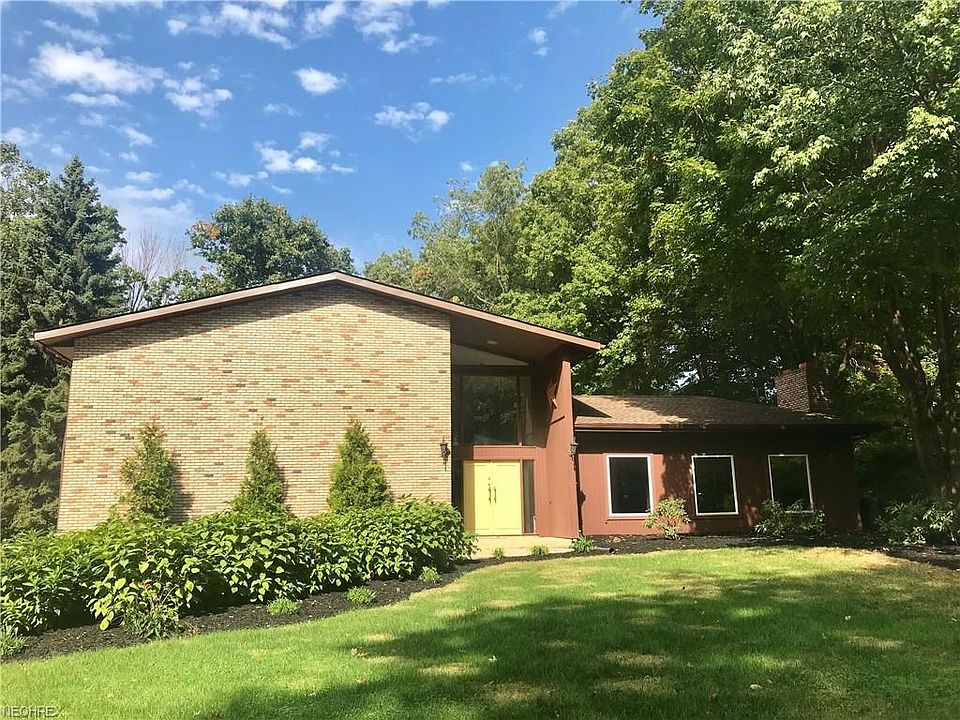 1st image of 9351 Canterbury Ln