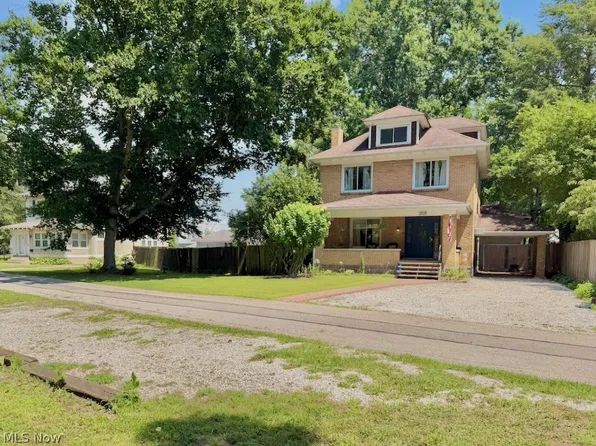 2714 Riverview Dr, Parkersburg, WV 26104