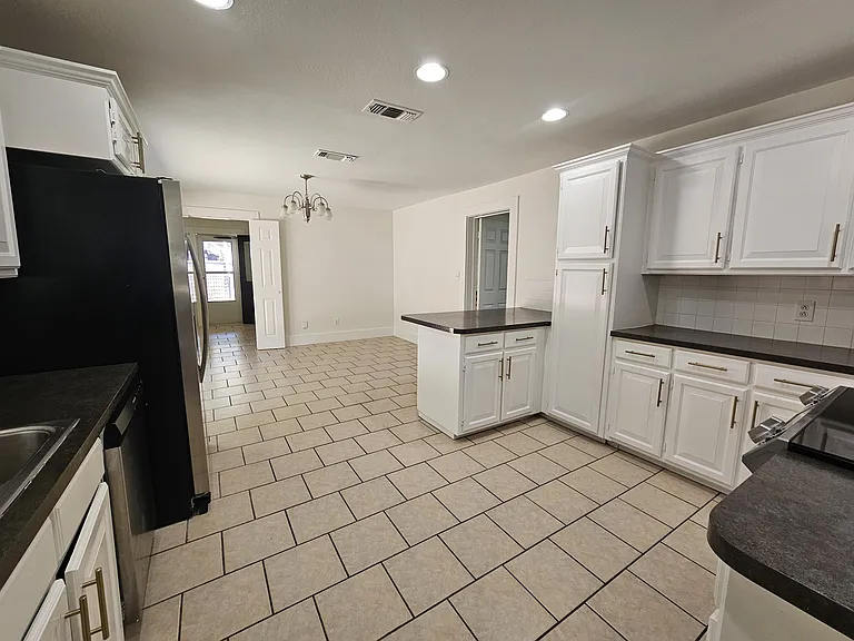806 W Spring St — Photo 8