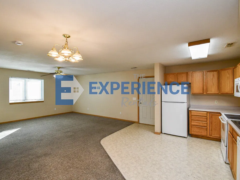 1414 E Redwood Blvd
