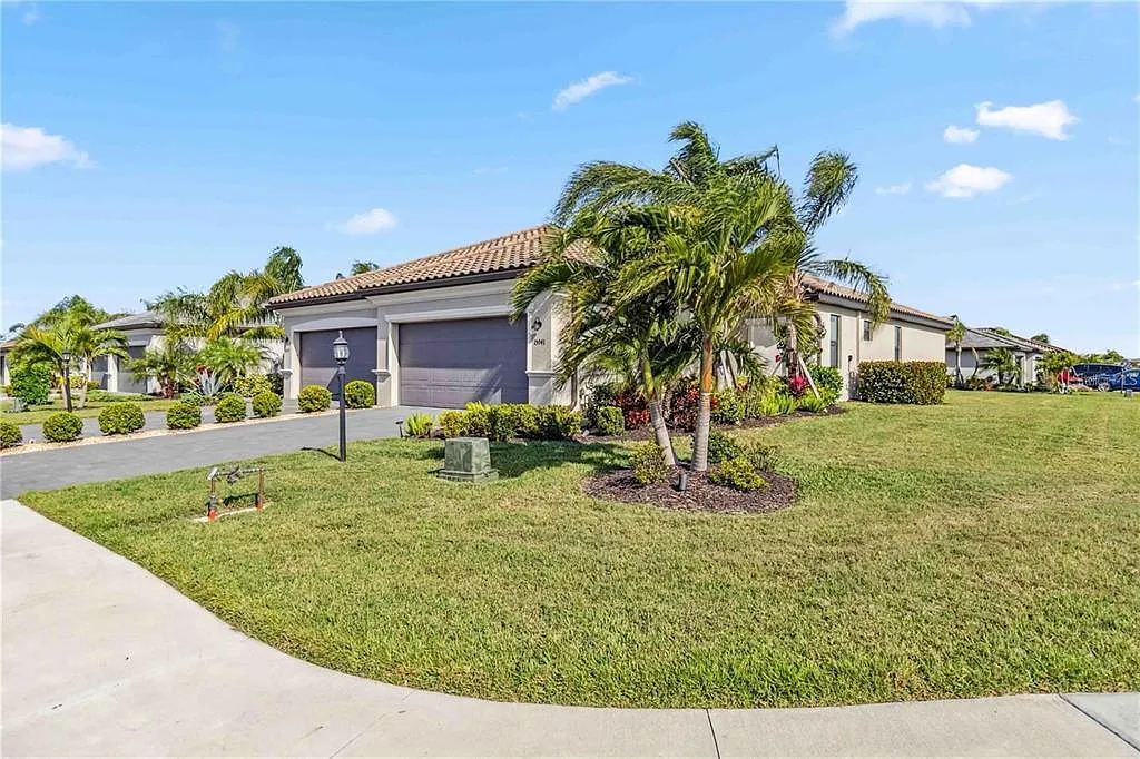 3 bed, 2.0 bath, 1564 sqft, $2,850 — Photo 3
