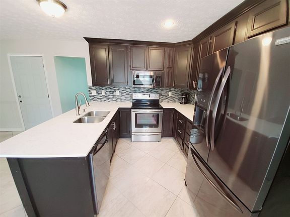4th image of 70 Newsom Ln