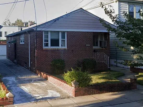 7324 53rd Ave, Maspeth, NY 11378