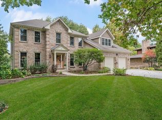 870 Baker Ct, Glen Ellyn, IL 60137