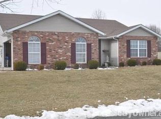 607 S Hickory St, Smithton, IL 62285