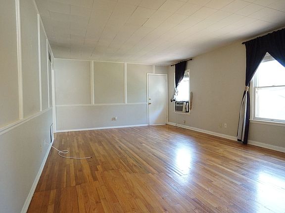 3rd image of 462-464 Bryn Mawr Dr #462