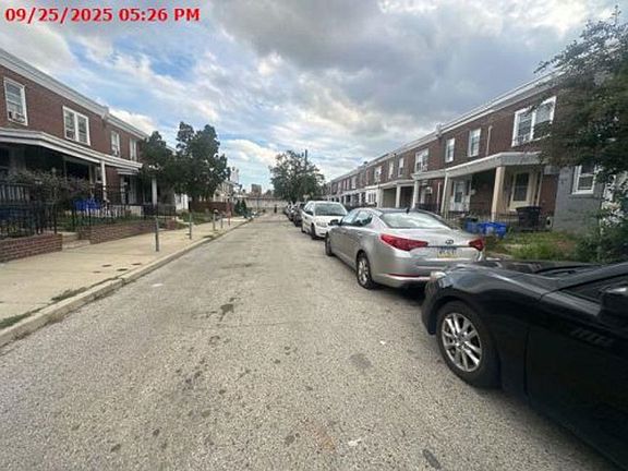 Exterior Neighborhood (street photo)