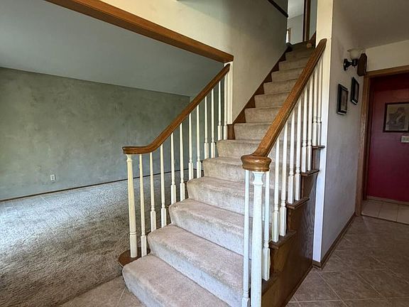 4th image of 42 Robin Hill DRIVE