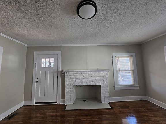 3rd image of 109 Courtland St