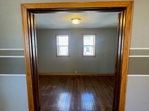 5th image of 722 Butterworth St SW #1