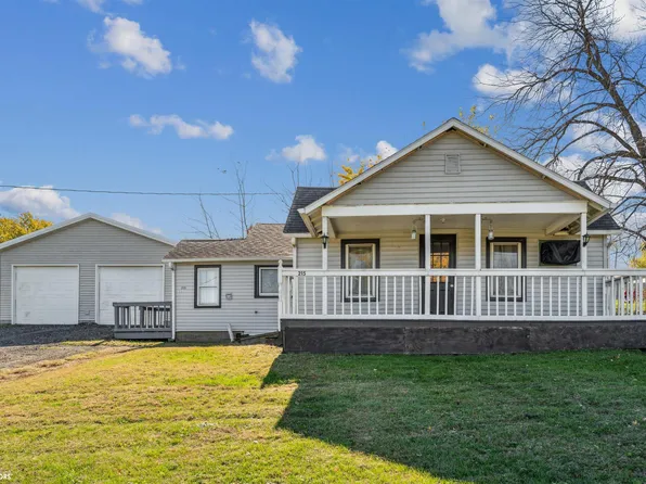 215 Brady St, Brooklyn, IA 52211