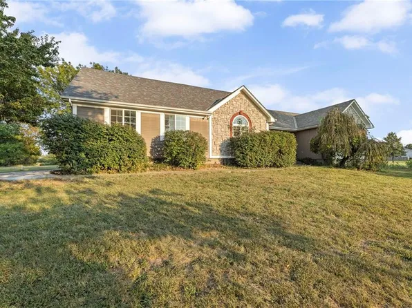 26949 Moonlight Rd, Paola, KS 66071
