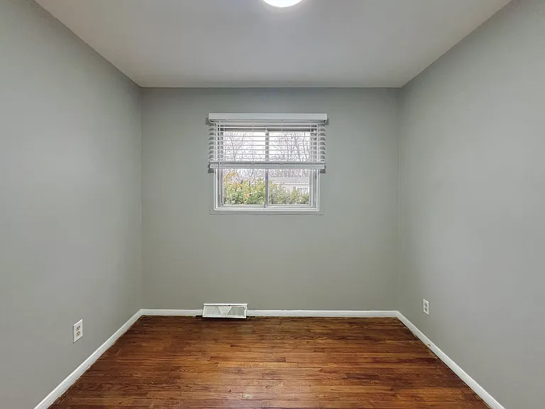 1201 Baron Ave — Photo 16