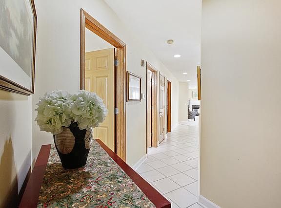 5th image of 27 E Hattendorf Ave Unit 414