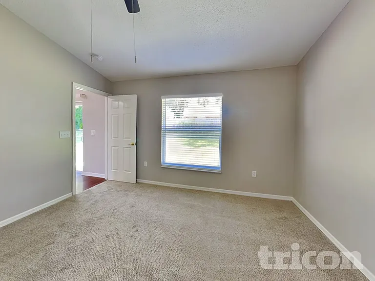 7833 Manor Dr — Photo 7
