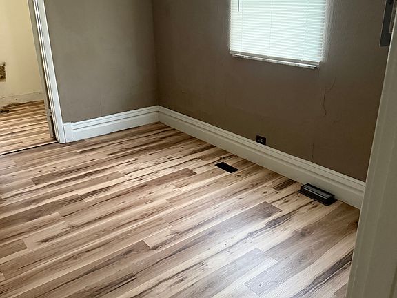 4th image of 828 20th St #1