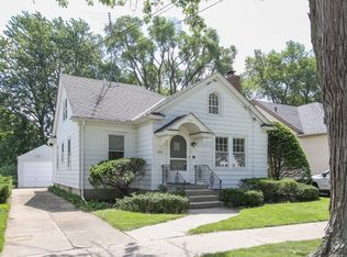 1015 Augusta Ave, Elgin, IL 60120