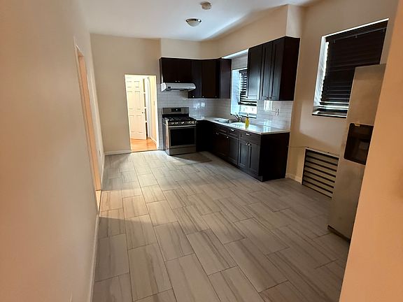 4th image of 80 McClean Ave #3
