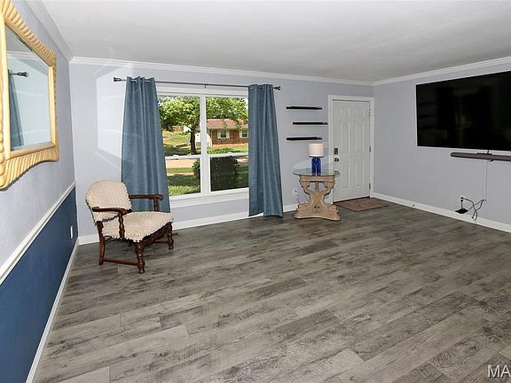 3rd image of 912 Tree Trails Ln