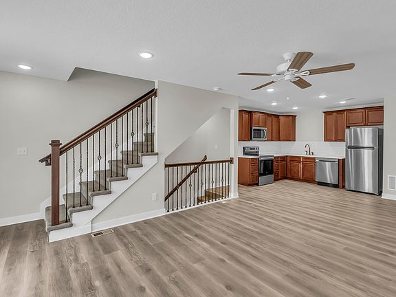 2nd image of 1118 Autumn Cir #1