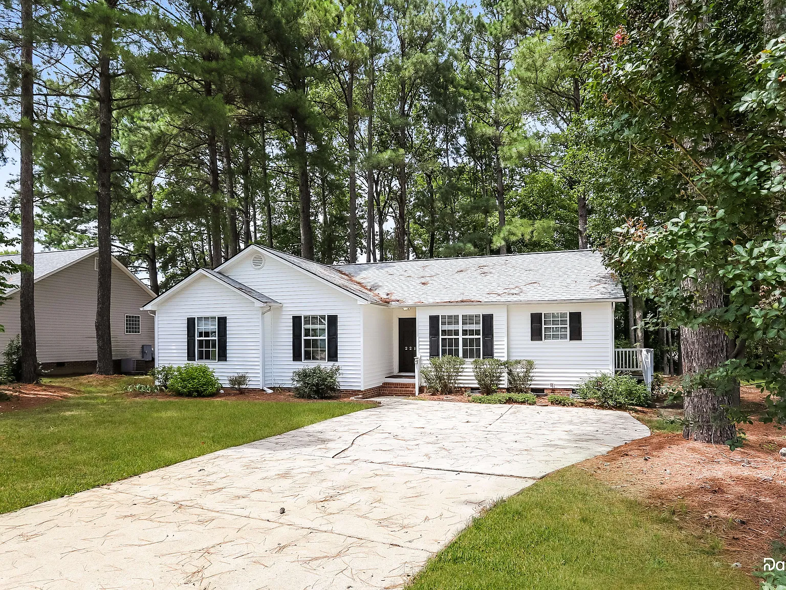 3 bed, 2.0 bath, 1554 sqft, $1,985 — Photo 3