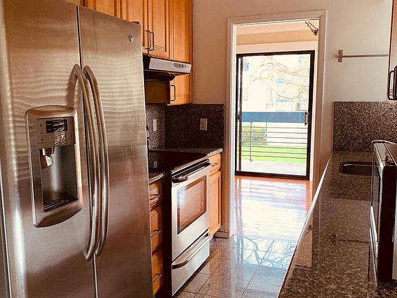 5th image of 1075 Shell Blvd APT 6