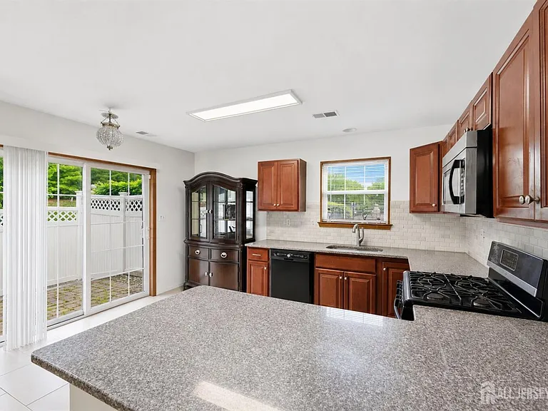 101 Wellington Park Dr — Photo 12