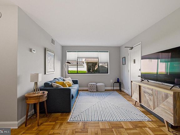 5th image of 2606 Tunlaw Rd NW APT 2