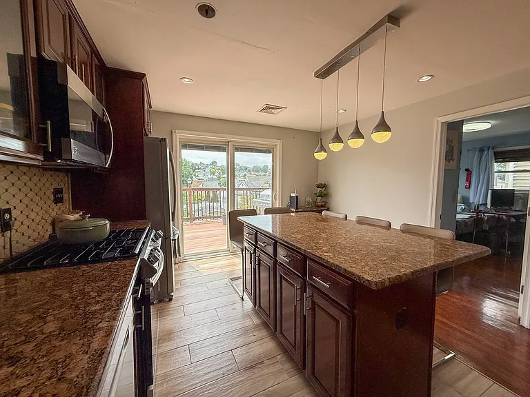 300 Mountain Ave #2 — Photo 22