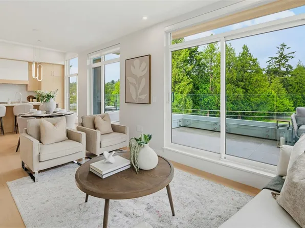 5229 Cordova Bay Rd #Penthouse 403, Saanich, BC V8Y 2L1