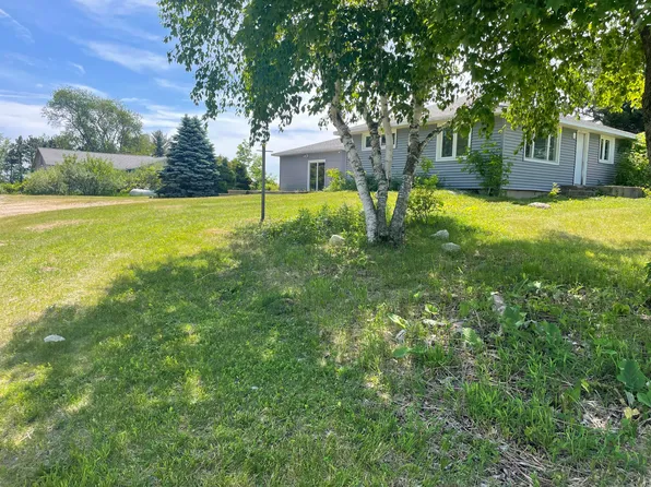 2732 S Osborn Ave, Fremont, MI 49412