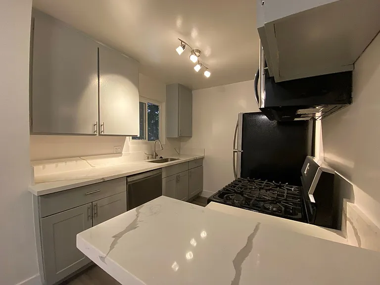 1808 N Harvard Blvd — Photo 47