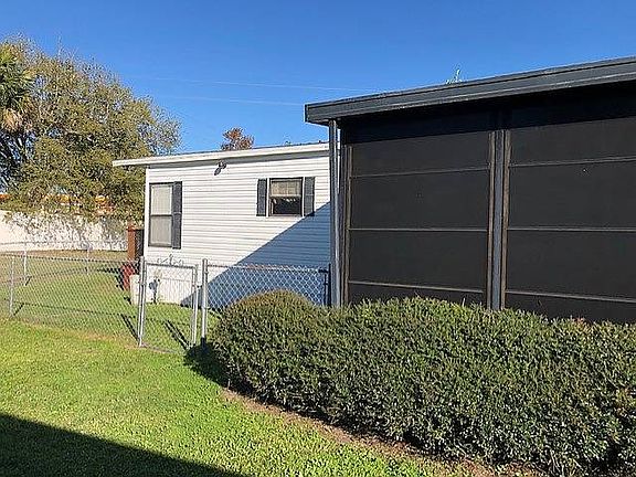 3rd image of 13 Palm Castle Dr