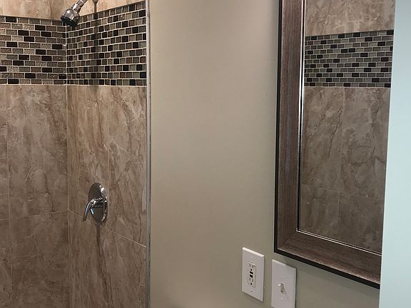5th image of 901 Drummond Dr