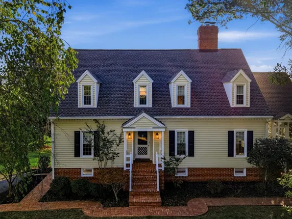 204 Hitching Post Ln, Forest, VA 24551