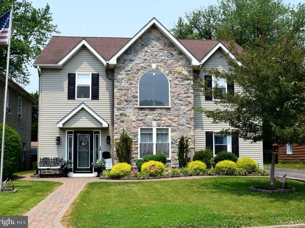 12 Pancoast Ave, Aston, PA 19014