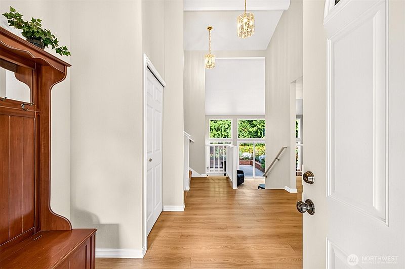 4th image of 2711 169th Street SE